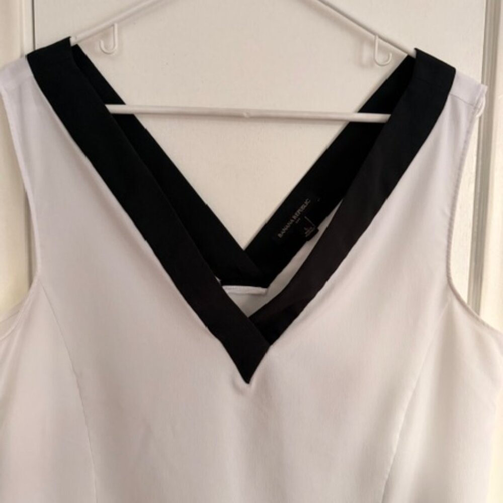 Banana Republic Large V neck Blouse Black and White Color Block Office Preppy - Picture 3 of 5